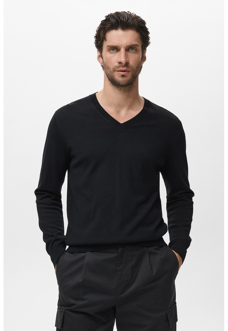 Вълнен пуловер с шпиц - Черен Mango