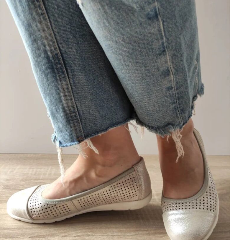 Дамски ежедневни перфорирани обувки  42024 12-I Бежов Металик - Бежов - Бежов Pass