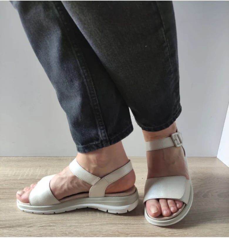 Дамски ежедневни сандали  28717-44 Светло бежово - Бежово - Бежов Caprice