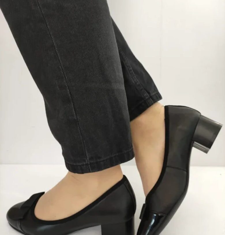 Дамски елегантни обувки  160021C 01-N черни с лак - черни - Черен Pass