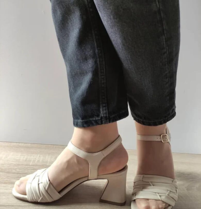 Дамски елегантни сандали  28005-42 - Слонова кост/Бежов - Бежов Tamaris