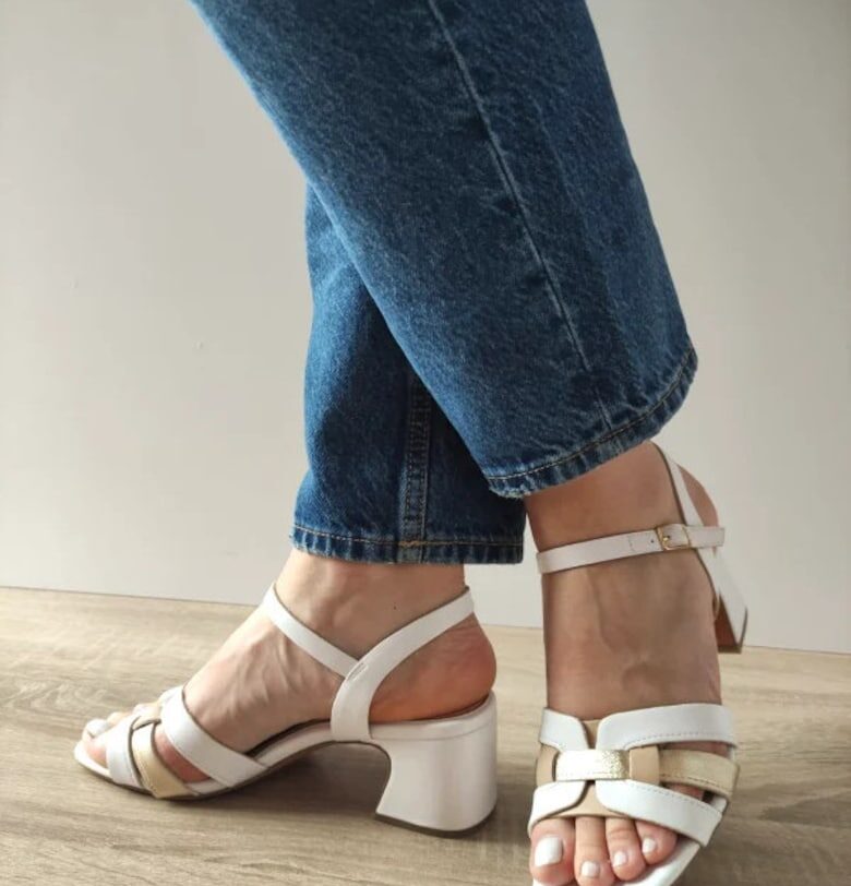 Дамски елегантни сандали  28337-44 в бяло и златисто - бели - Бял Marco Tozzi