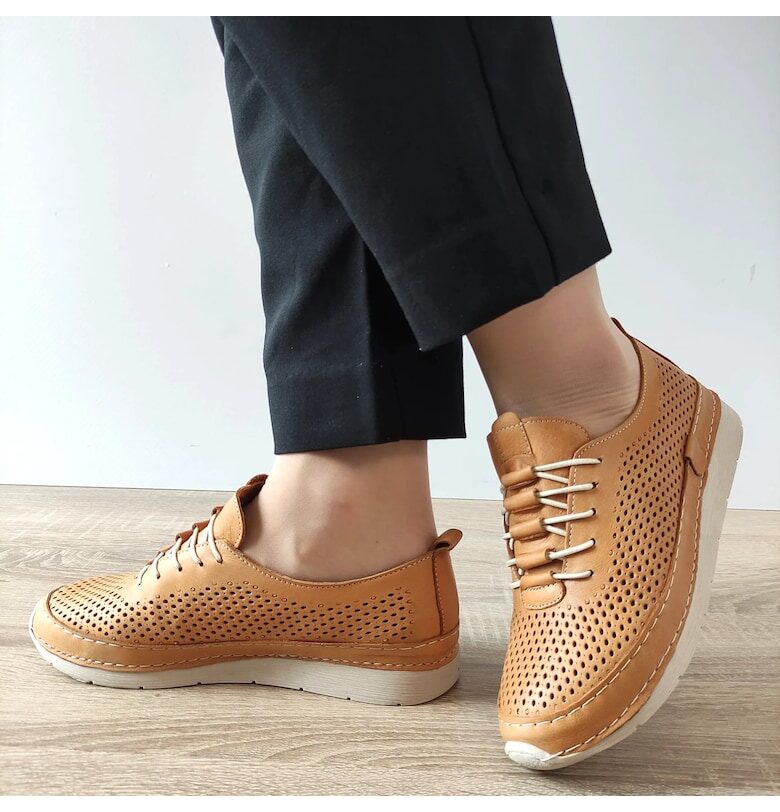 Дамски перфорирани обувки  24058 - Kamel - Hюд цвят DOGATI