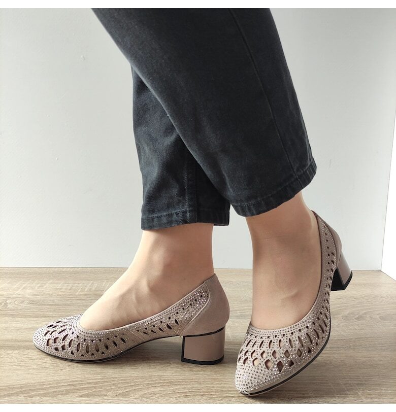 Дамски перфорирани обувки Epica - Розово/Hюд цвят Caspian