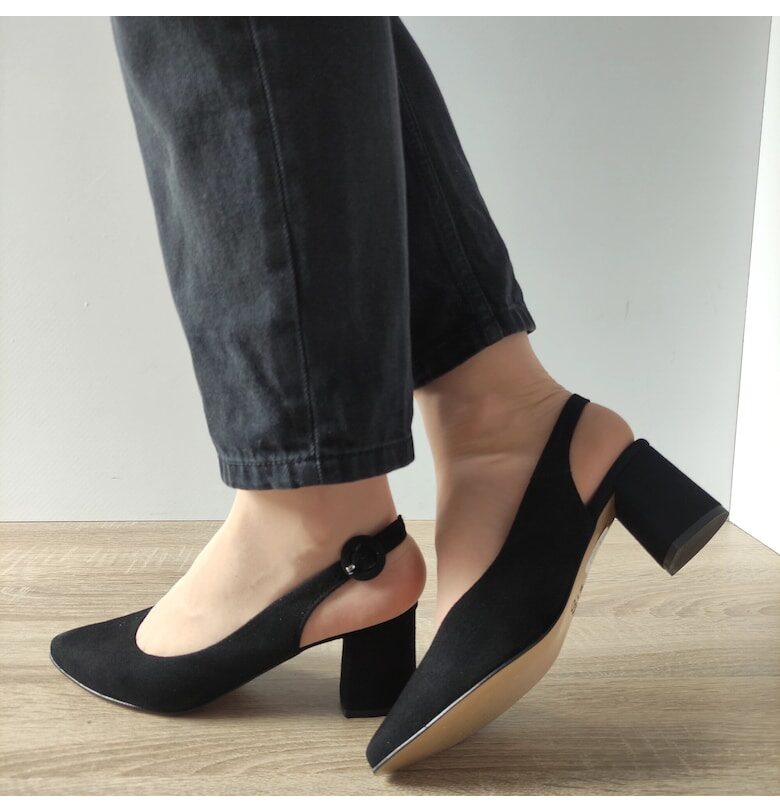 Дамски разкроени обувки  Черен велур aga