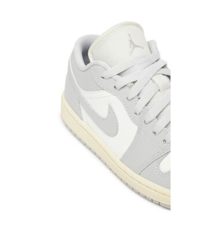 Дамски спортни обувки - DC0774 -  Естествена кожа - 37.5 EU - Бял/Сив - Бял/Сив Nike