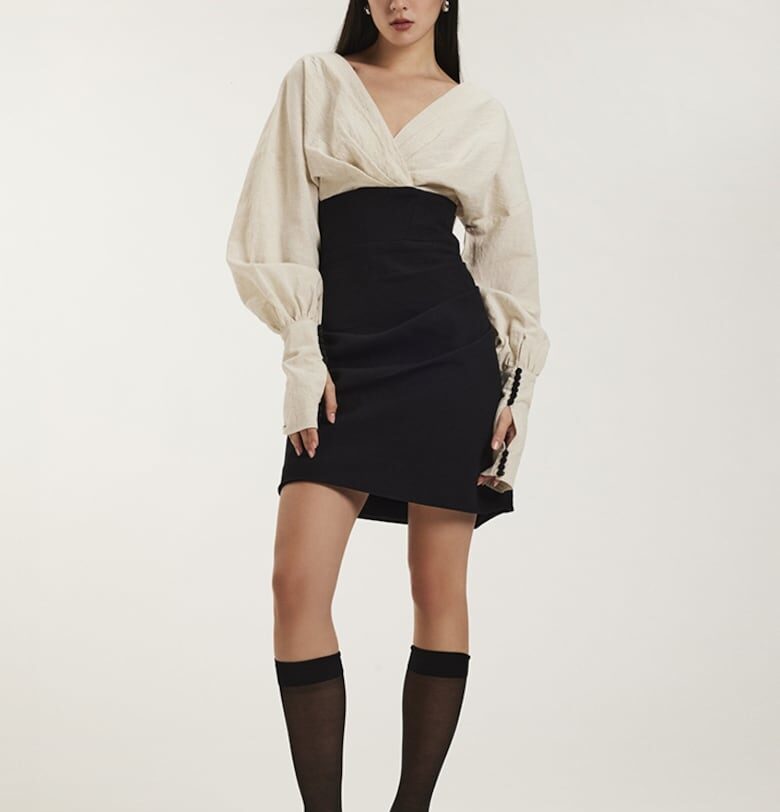 Двуцветна къса шпиц рокля - Черен Alina Cernatescu