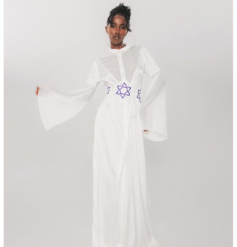 Дълга рокля с разкроени ръкави - Бял UVIA