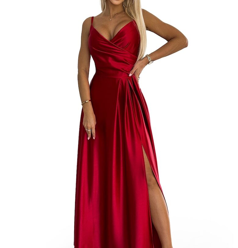 Дълга сатенена рокля с презрамки и цепка - Червен Numoco
