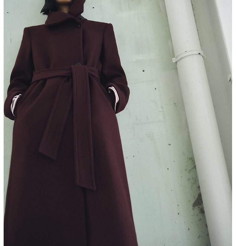 Дълго палто с вълна и шлиц отзад - Тъмновиолетов Mango