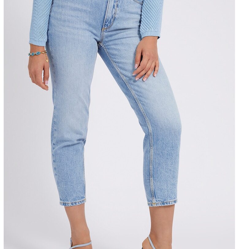 Дънки Mom-Fit над глезена със захабен ефект - Лавандула GUESS