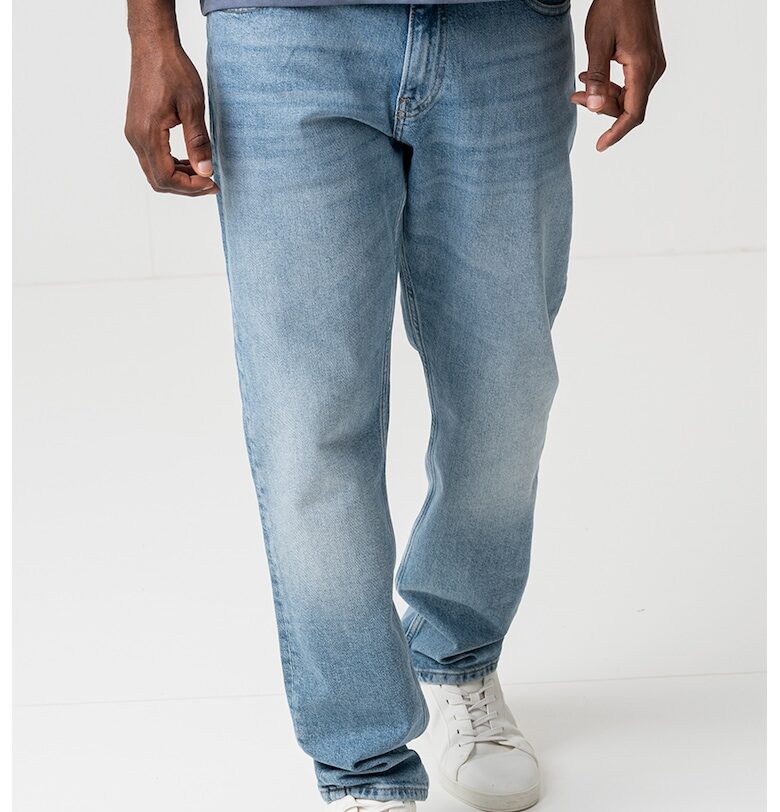 Дънки със свободна кройка и захабен ефект CALVIN KLEIN JEANS