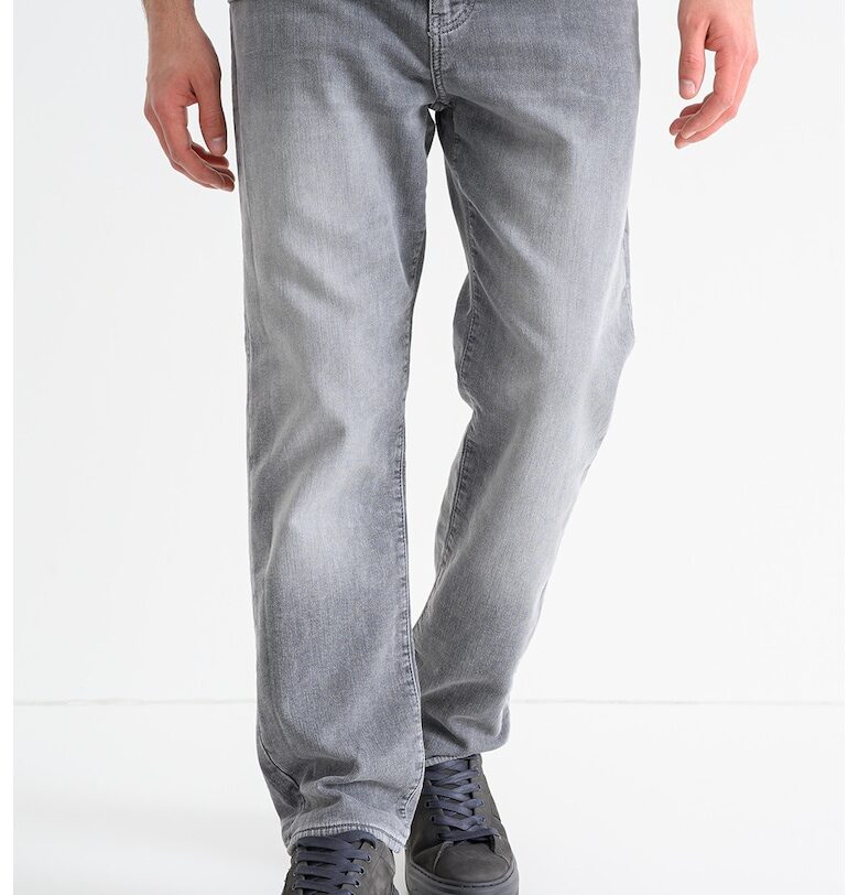 Дънки със стандартна кройка - Пепеляво сиво ARMANI EXCHANGE