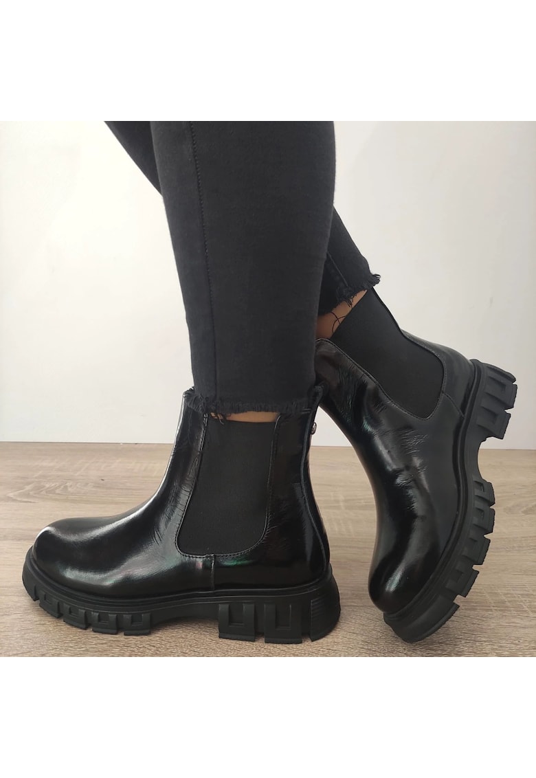 Ежедневни дамски ботуши 21016 черен лак - лак DOGATI