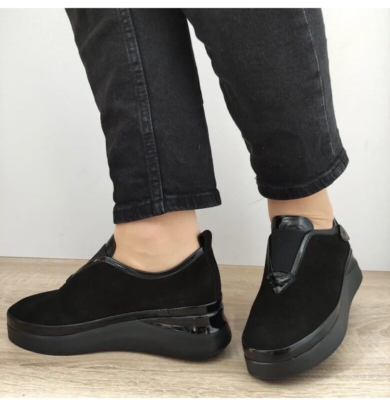 Ежедневни дамски обувки  061 K001 Черно кадифе - черни - Черен DOGATI