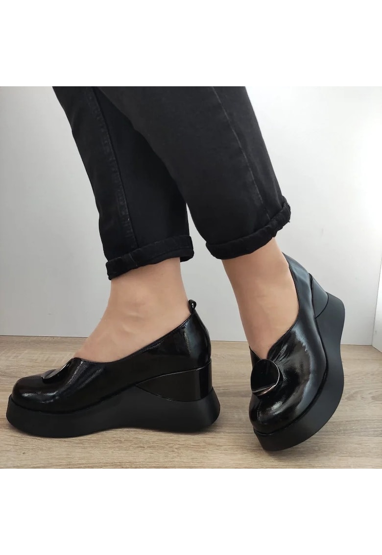 Ежедневни дамски обувки 1444-3 Black Lacquer - черни - Черен PERLLA