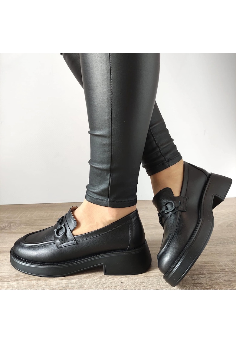 Ежедневни дамски обувки 3116-1 Black Lacquer - черни - Черен PERLLA