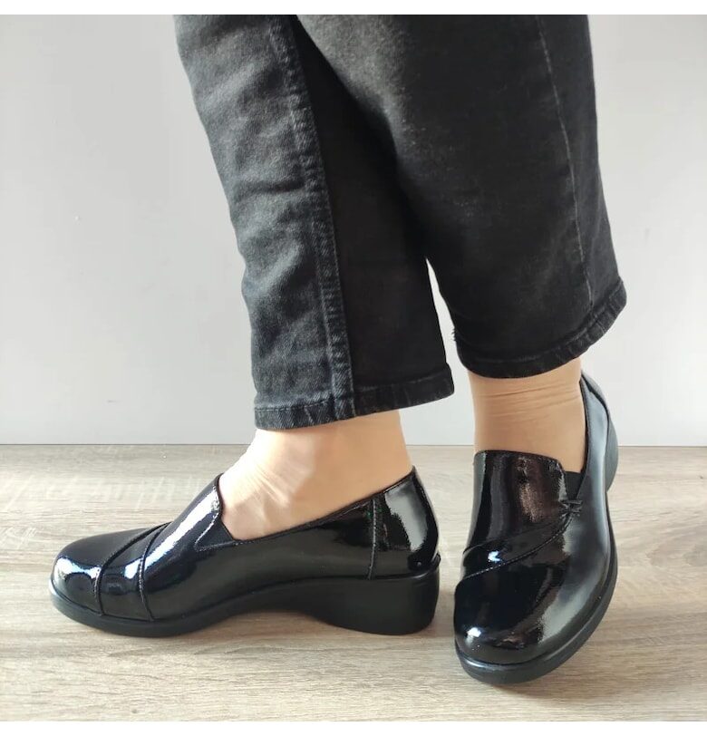 Ежедневни дамски обувки  40005B 01-L Черни лачени - Черен Karisma