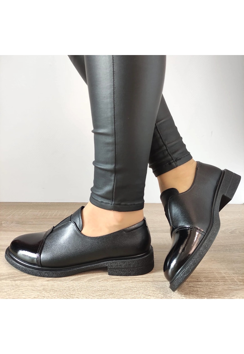 Ежедневни дамски обувки 540004 01-N черно + лак - черно + лак - Черен Pass