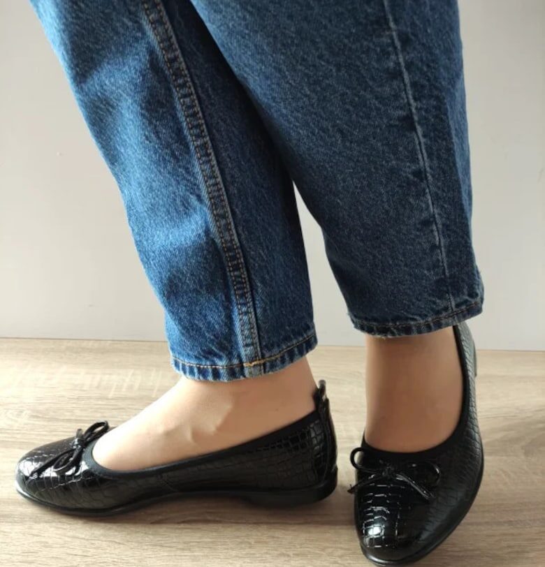 Ежедневни дамски обувки  60005A 01-O перфорирани - Черни Кроко - Черен Karisma