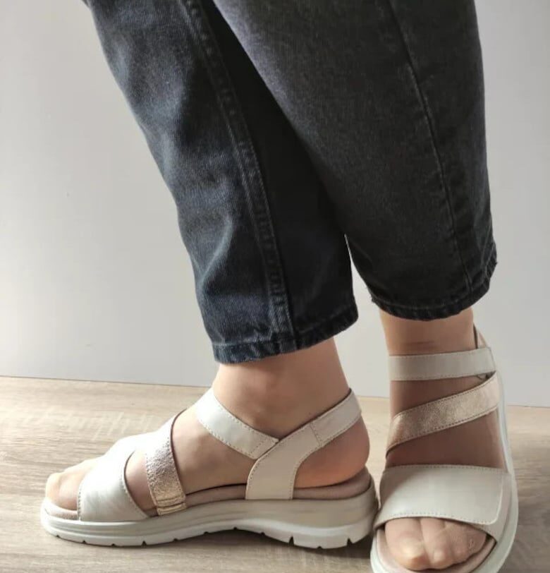 Ежедневни сандали  28716-44 Бежов + Златист - Бежов - Бежов Caprice