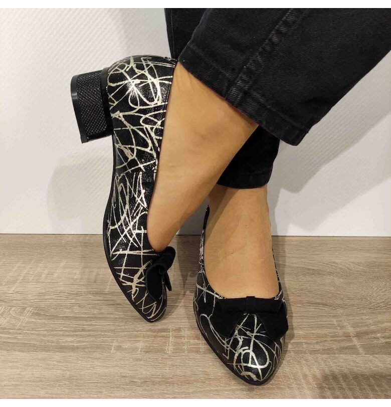 Елегантни дамски обувки  055 - черни + сребристи - Черен/Сребрист Bratex