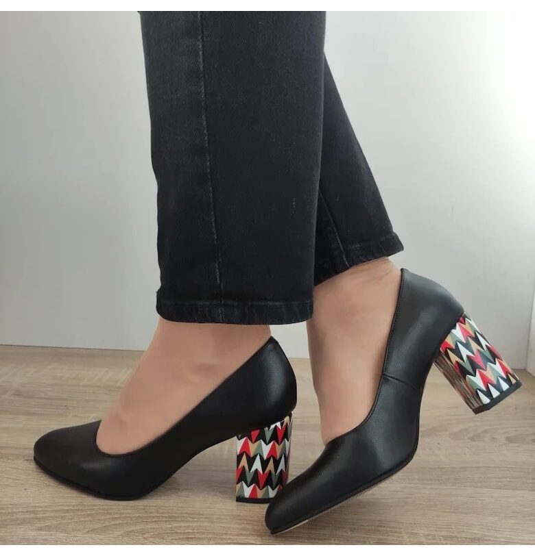 Елегантни дамски обувки  470-44 черни + цветен ток - черни - Черен PERLLA