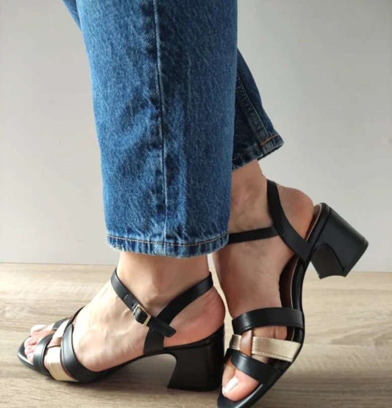 Елегантни дамски сандали  28337-44 - черен - златисти/кафяви елементи - Черен Marco Tozzi