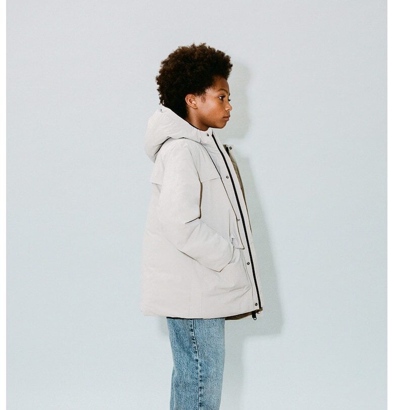 Зимно яке с качулка с подплата от еко пух - Светло бежово Mango