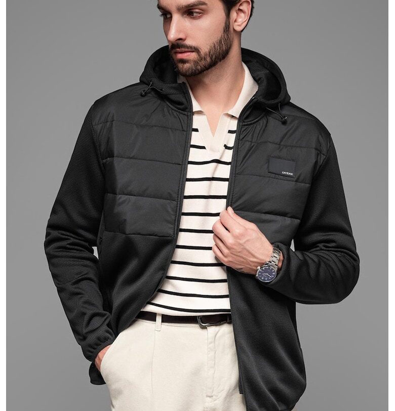 Капитонирано яке с качулка - Черен OMBRE