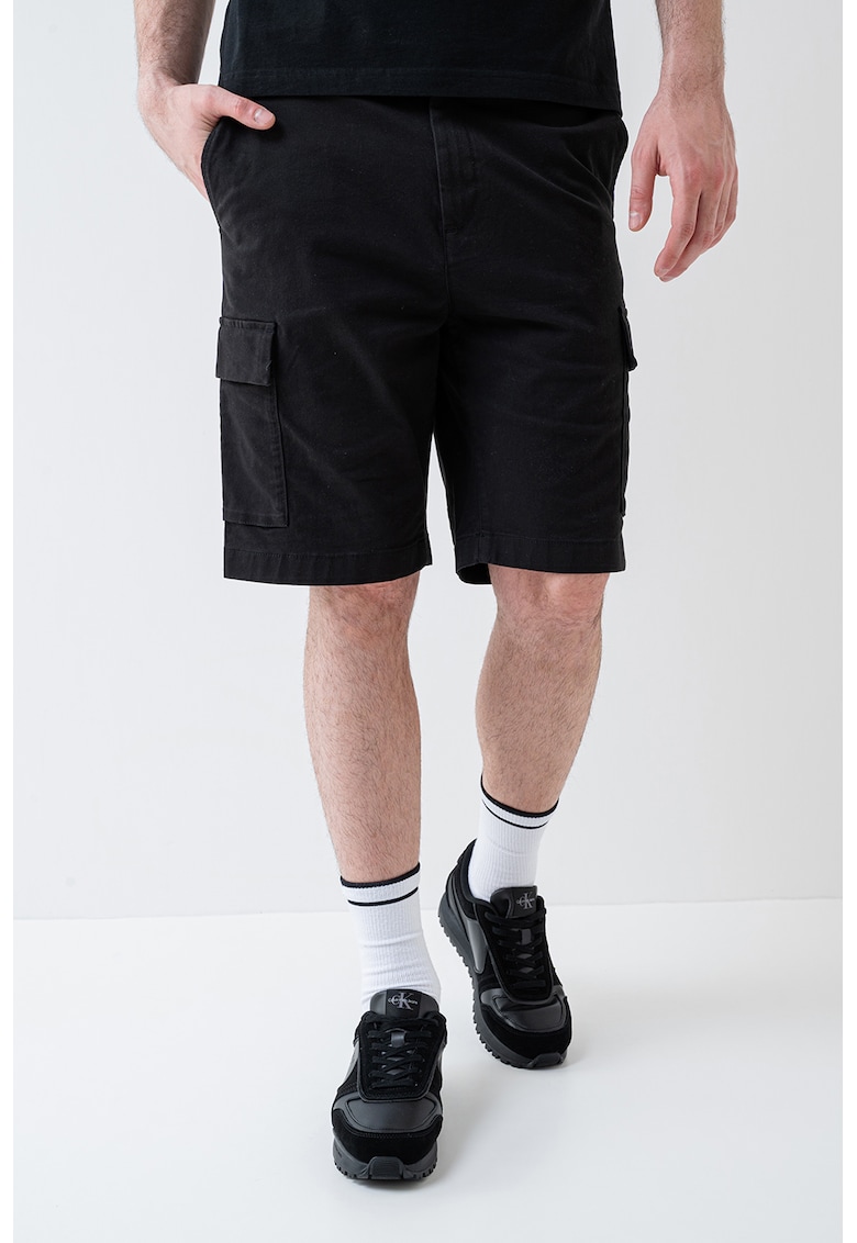 Къс карго панталон с джобове - Черен CALVIN KLEIN