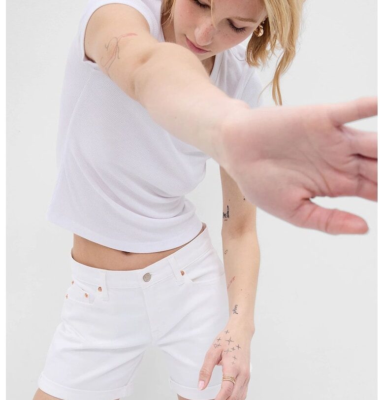 Къс панталон от деним със средновисока талия - Бял GAP