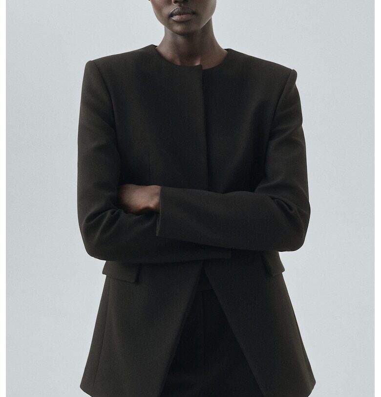 Къс тренч с овално деколте - Черен Mango