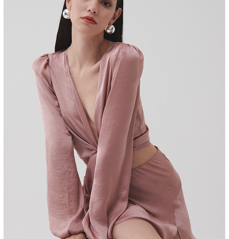 Къса сатинирана блуза Carina UNDERFLIRTY