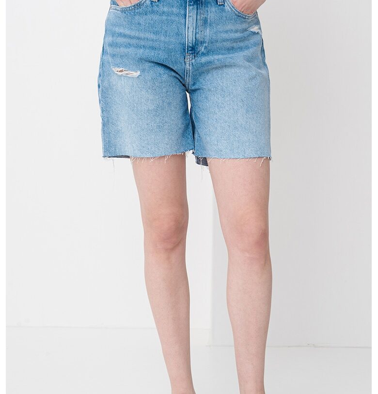 Къси дънки с ресни и протрити зони - Светлосин CALVIN KLEIN JEANS