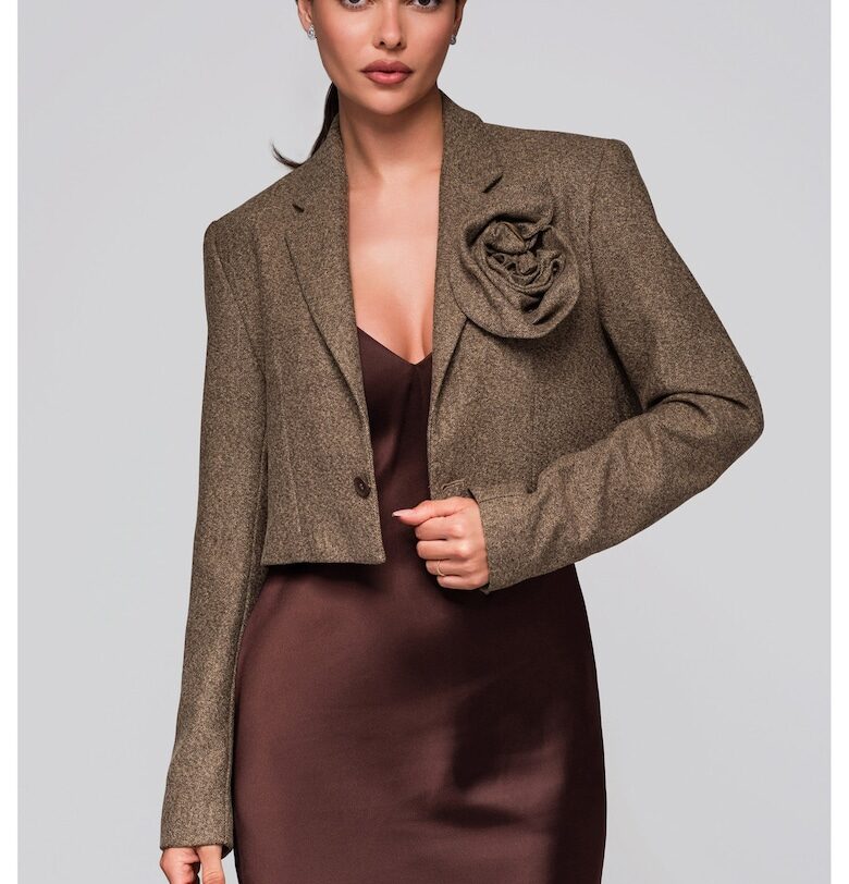 Късо елегантно сако с бродирано цвете  LW-BLZB-0100 - Тъмнобежово Larica