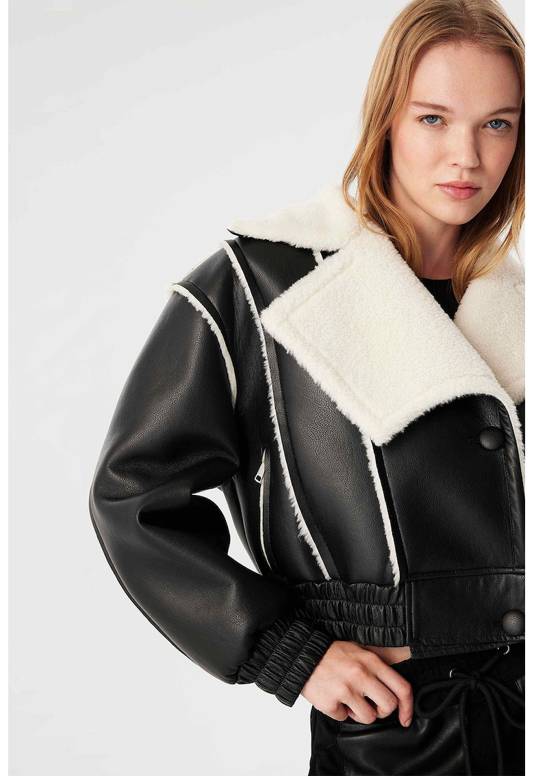 Късо палто от еко кожа - Черен/Мръснобял TWIST