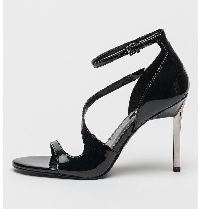 Лачени сандали Shimmy с ток - Черен NINE WEST