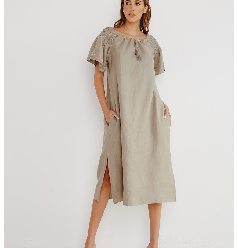 Ленена рокля с ръчна бродерия - Бежов UVIA
