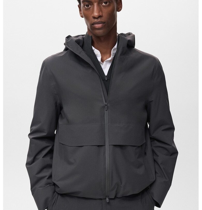 Непромокаемо яке с качулка - Антрацитно сиво Mango