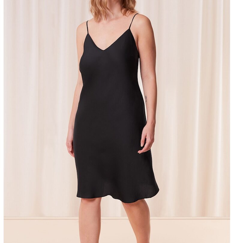 Нощница Silky Sensuality от лиосел с тънки презрамки - Черен Triumph