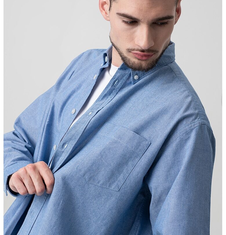 Памучна риза със свободна кройка и копчета на яката - Син HUGO