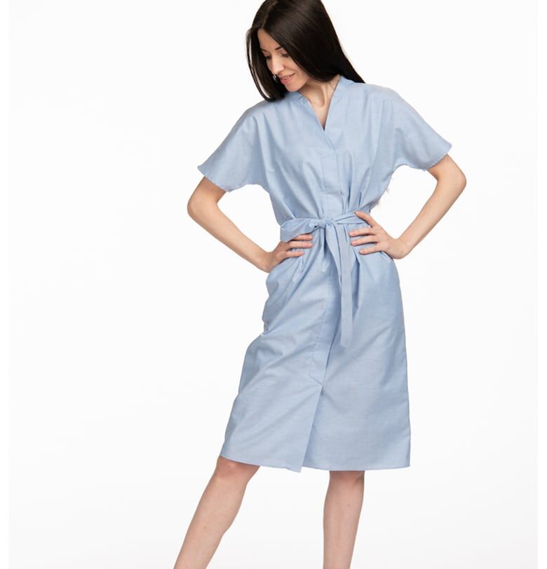 Памучна рокля Michaela с джобове встрани - Светлосин Couture de Marie