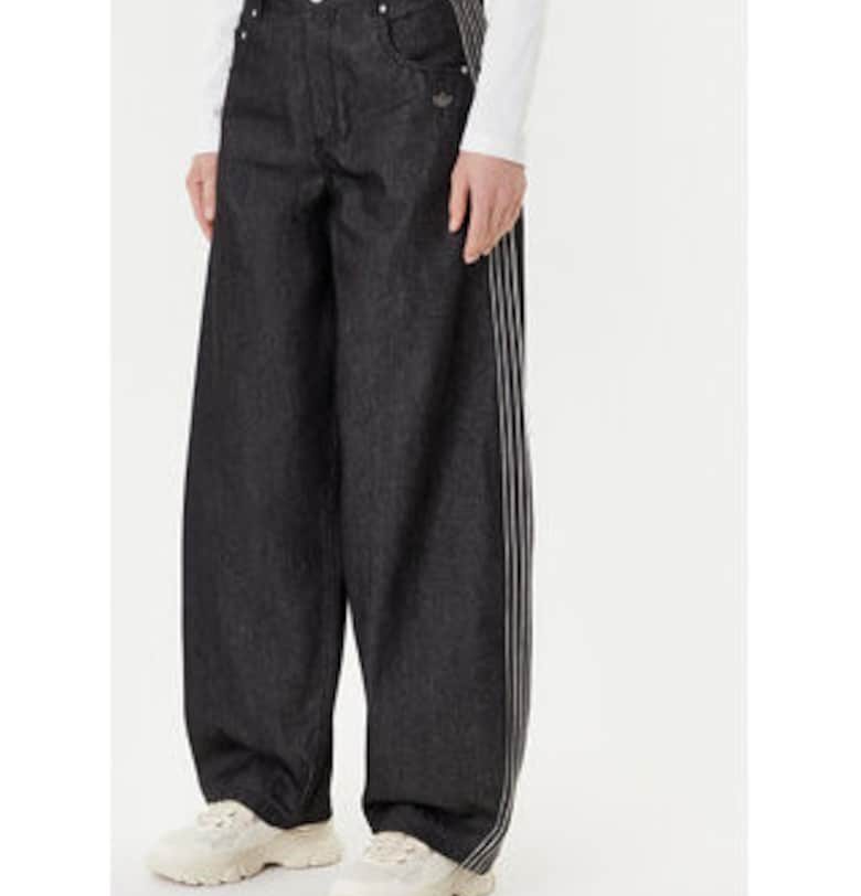 Памучни дънки с контрастни райета и разкроена кройка adidas