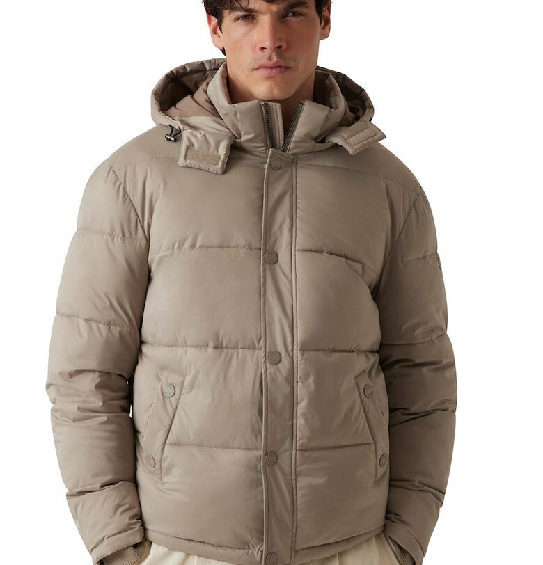 Подплатено зимно яке с качулка - Бежов GUESS