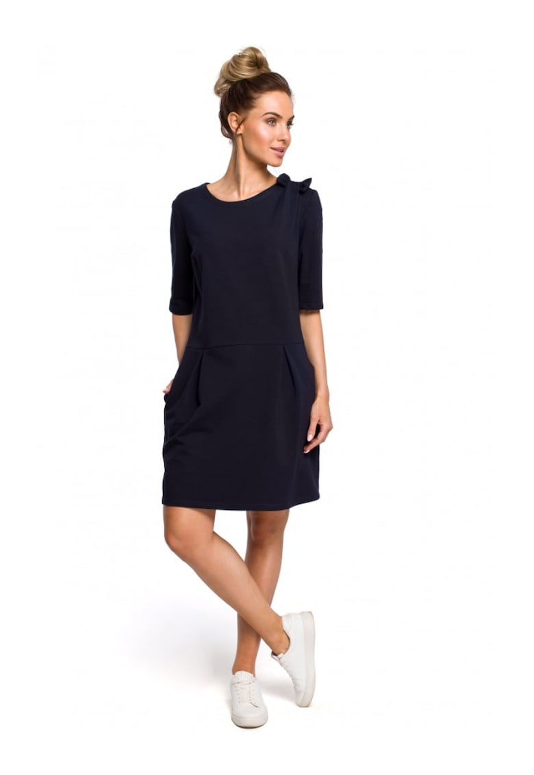 Права рокля MOE