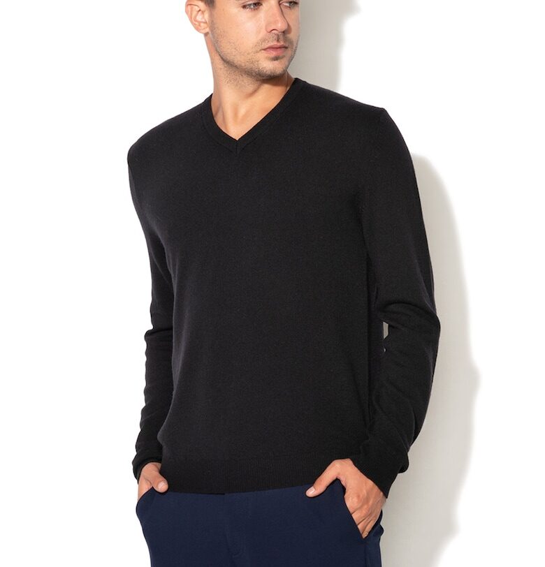 Пуловер от необработена вълна с шпиц - Черен United Colors of Benetton