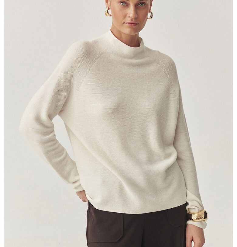 Пуловер с вълна с ниска яка - Слонова кост Tatuum