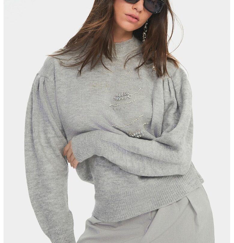 Пуловер с декоративни камъни June