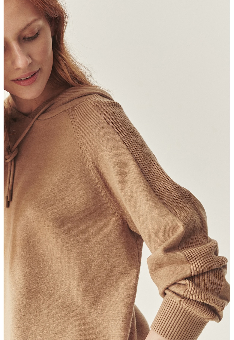 Пуловер с качулка и ръкави реглан - Светлокафяв Tatuum